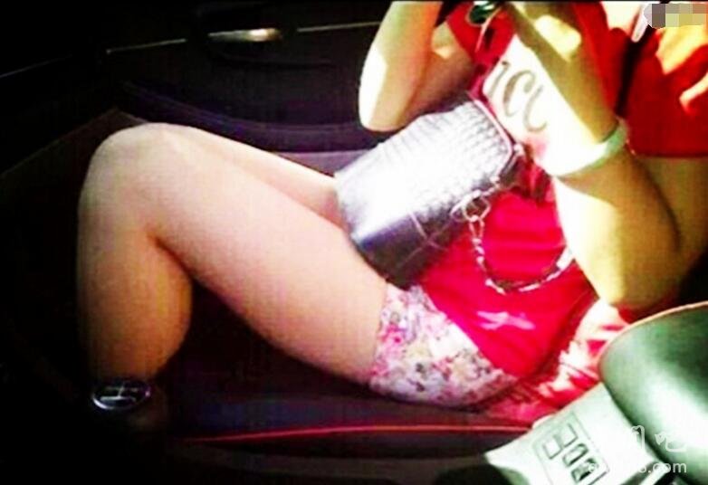 司机偷拍女乘客私处 性感美女下体被色狼司机偷拍_www.aioppo.cn