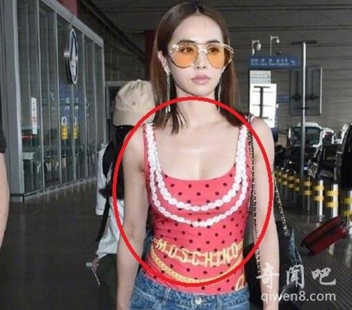蔡依林穿泳衣上街 性感泳衣令丰满胸部更突显_www.aioppo.cn